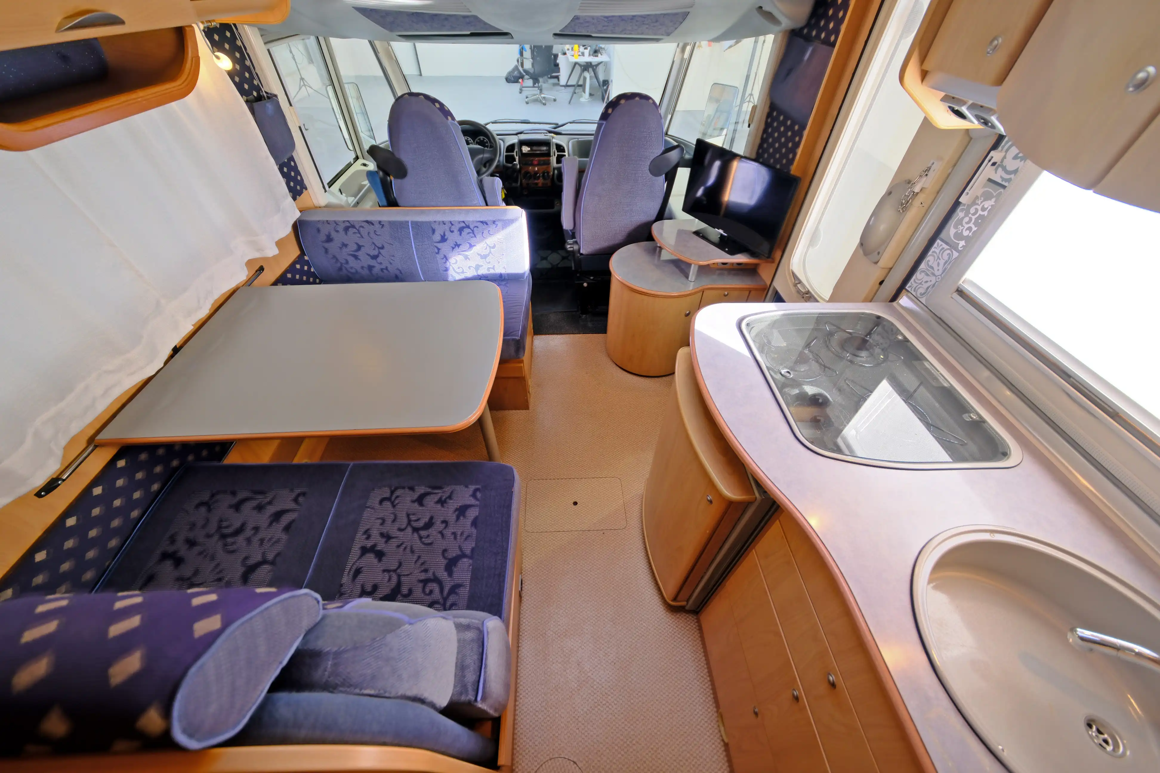 BUERSTNER I 590 Elegance